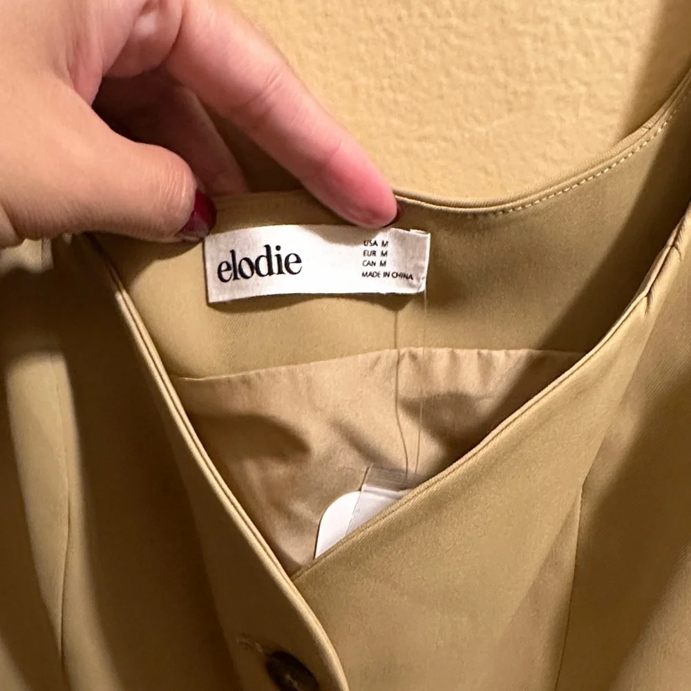 Elodie Beige Buttoned Crop Top - Picture 2 of 4